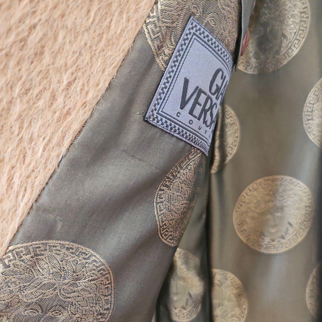 ヴェルサーチ　ベージュ チェスターコート