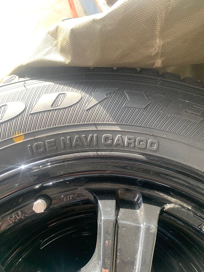 ハイエース スタッドレスタイヤ 4本セット