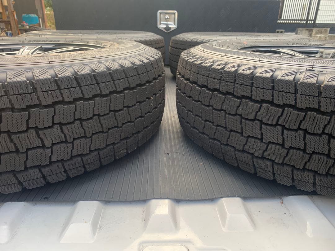 ハイエース スタッドレスタイヤ 4本セット