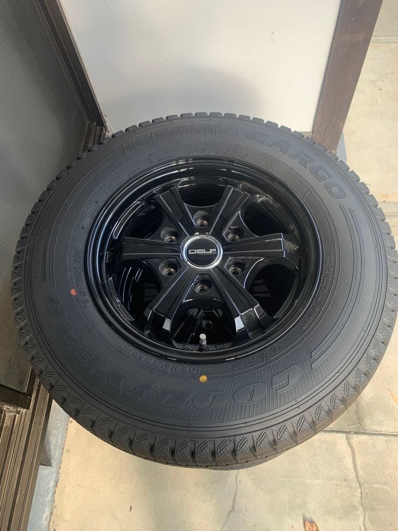 ハイエース スタッドレスタイヤ 4本セット