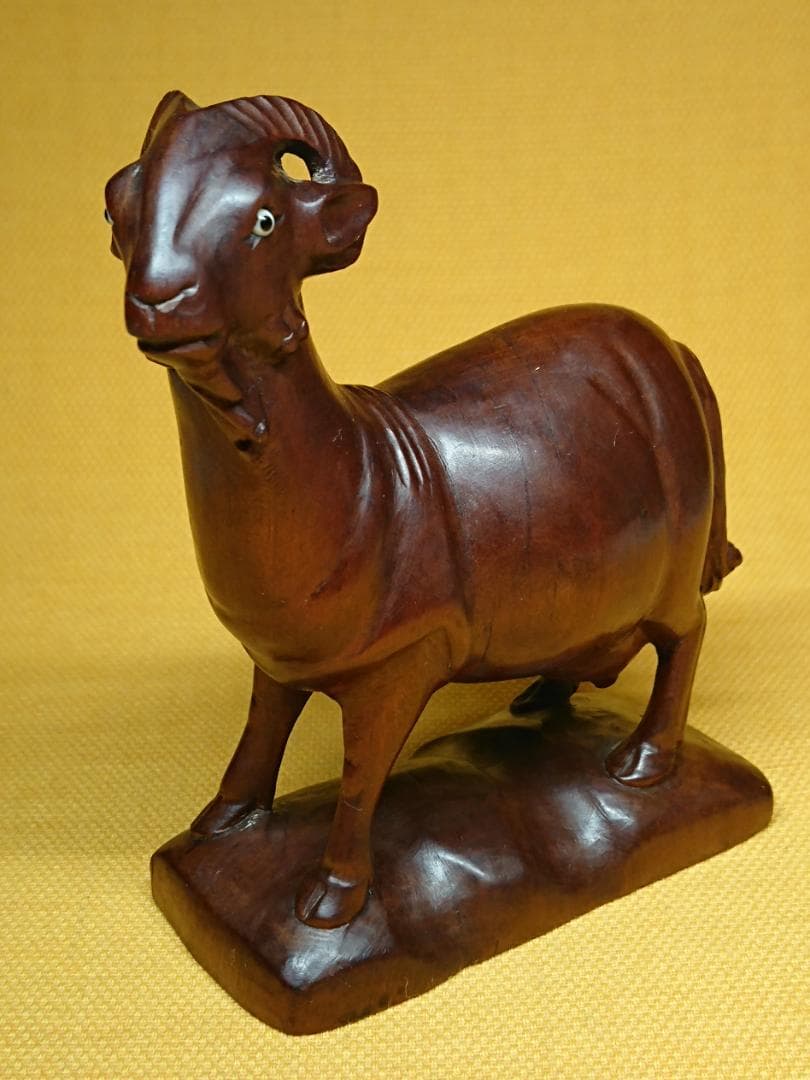 木彫り　羊　ヤギ　彫刻　オブジェ　置物　インテリア　工芸品　美術品　A2511