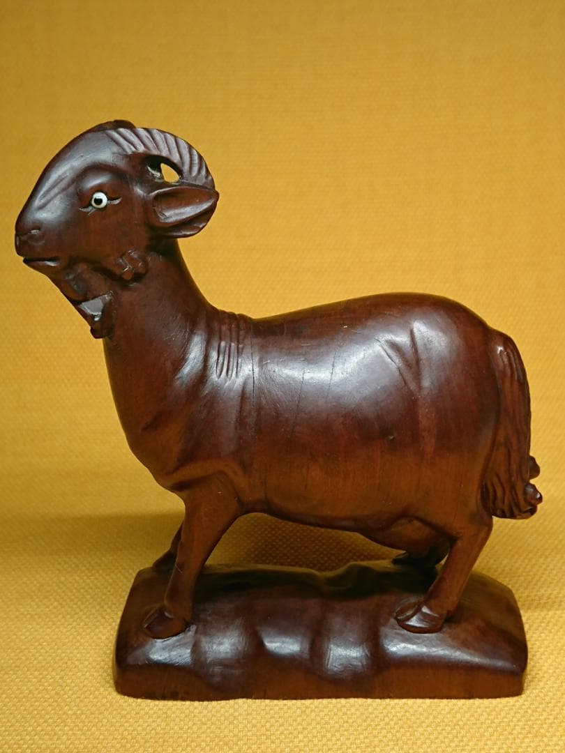 木彫り　羊　ヤギ　彫刻　オブジェ　置物　インテリア　工芸品　美術品　A2511