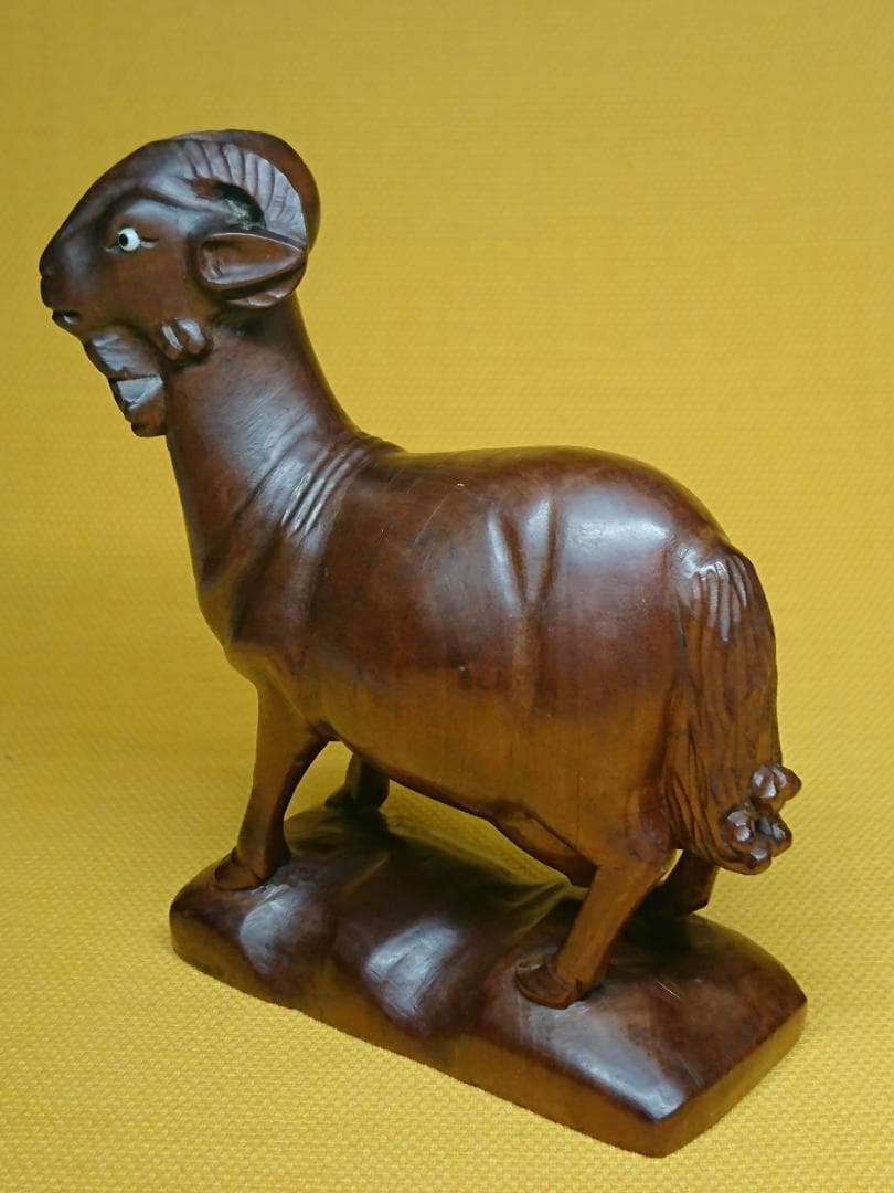 木彫り　羊　ヤギ　彫刻　オブジェ　置物　インテリア　工芸品　美術品　A2511