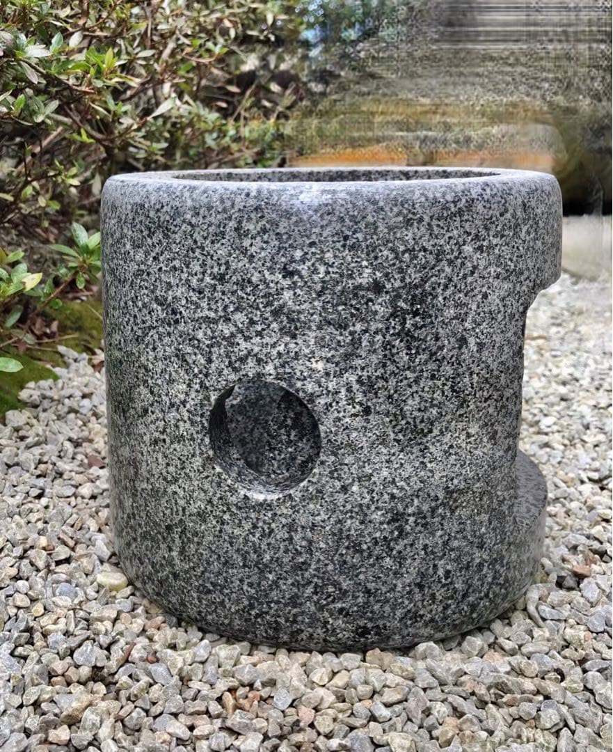 【御影磨き石・丸型火袋】オブジェ・庭石・置物・ガーデニング
