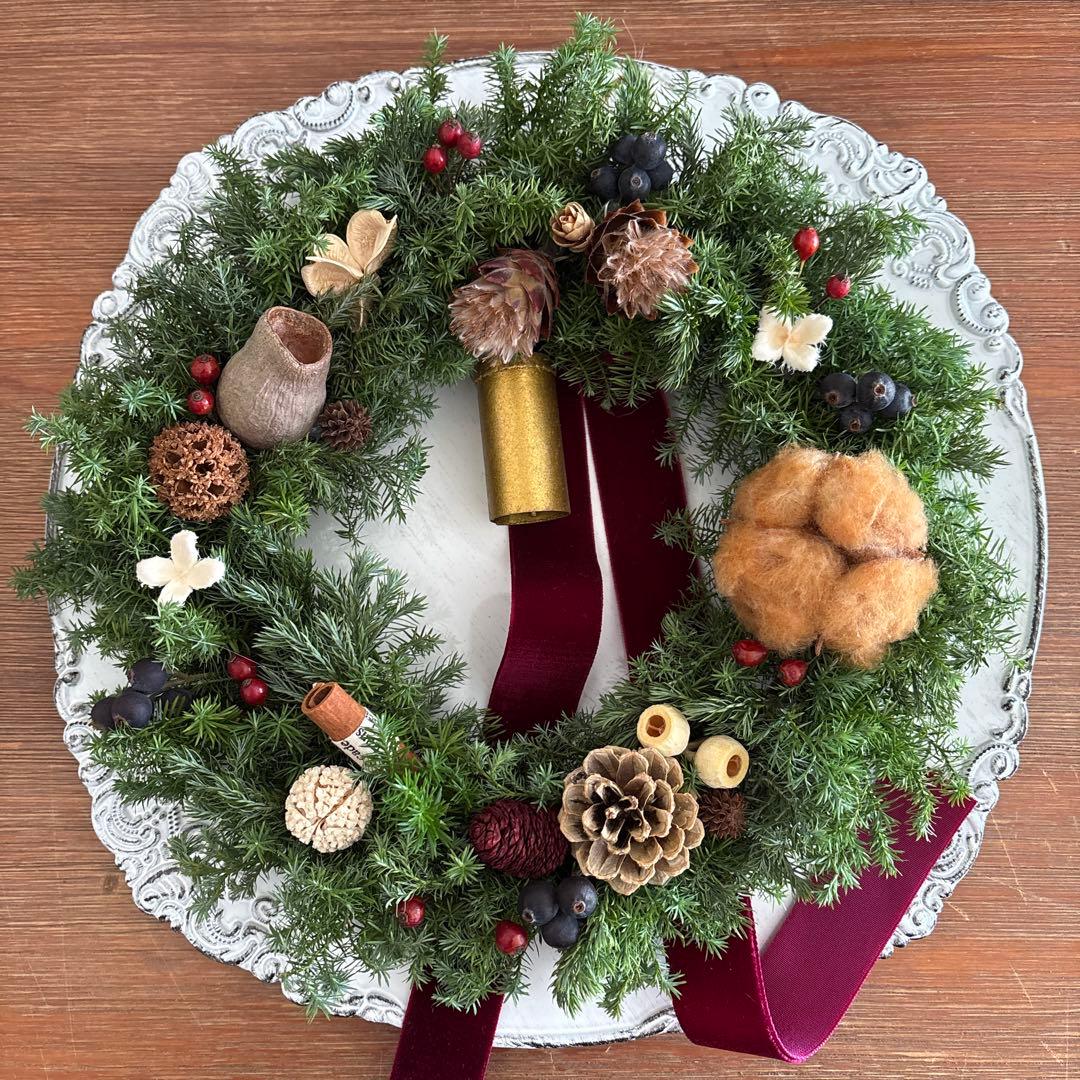 【お値引き中】コニファーのクリスマスリース　 ベル付き　ドライフラワー