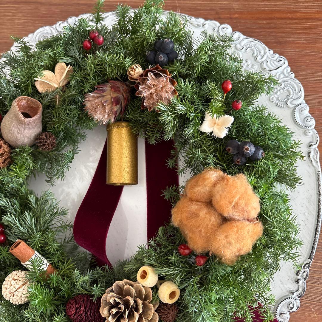 【お値引き中】コニファーのクリスマスリース　 ベル付き　ドライフラワー
