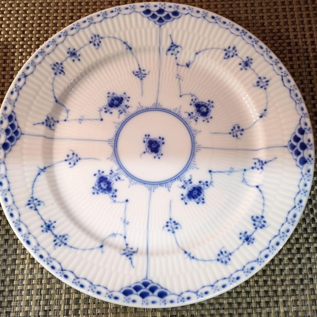 ロイヤルコペンハーゲンのブルーフルーテッドハーフレースプレート27センチ