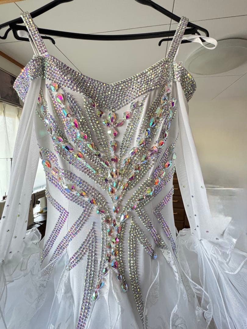 美品　社交ダンスドレス　スタンダードドレス　ホワイトドレス　ふわふわドレス