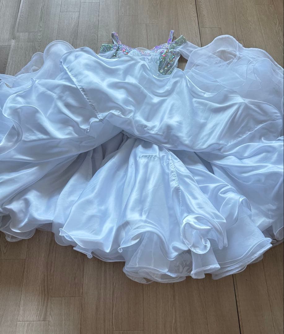 美品　社交ダンスドレス　スタンダードドレス　ホワイトドレス　ふわふわドレス