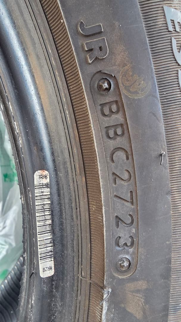 即日発送中古タイヤ2本（2組目）BLIZZAK VRX2 225/50R17