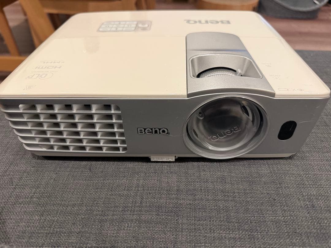 BenQ フルHD 短焦点プロジェクター W1080ST+（リモコン付き）