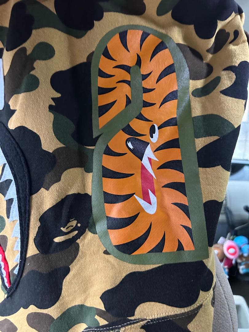 エイプシャークパーカー　イエローカモ