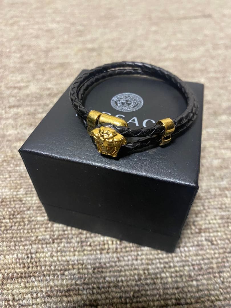 VERSACE ヴェルサーチ　メデューサ　レザーブレスレット