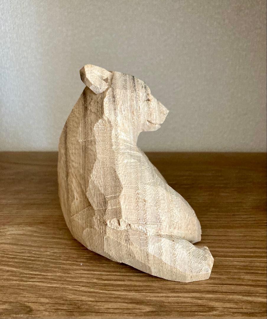 賀上隼敬 さんの 木彫り熊