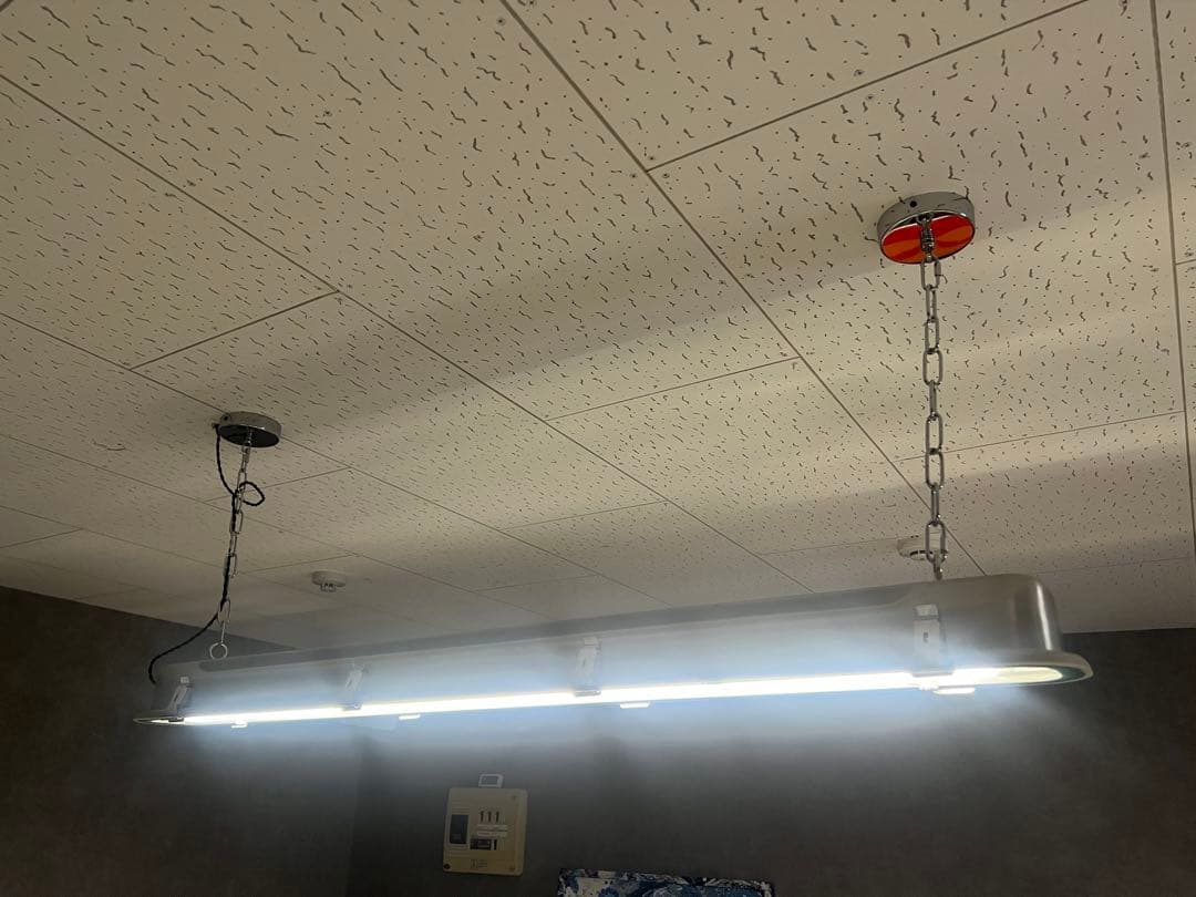 工場 照明インダストリアルリアル ビンテージ風 LED吊り 4つあり