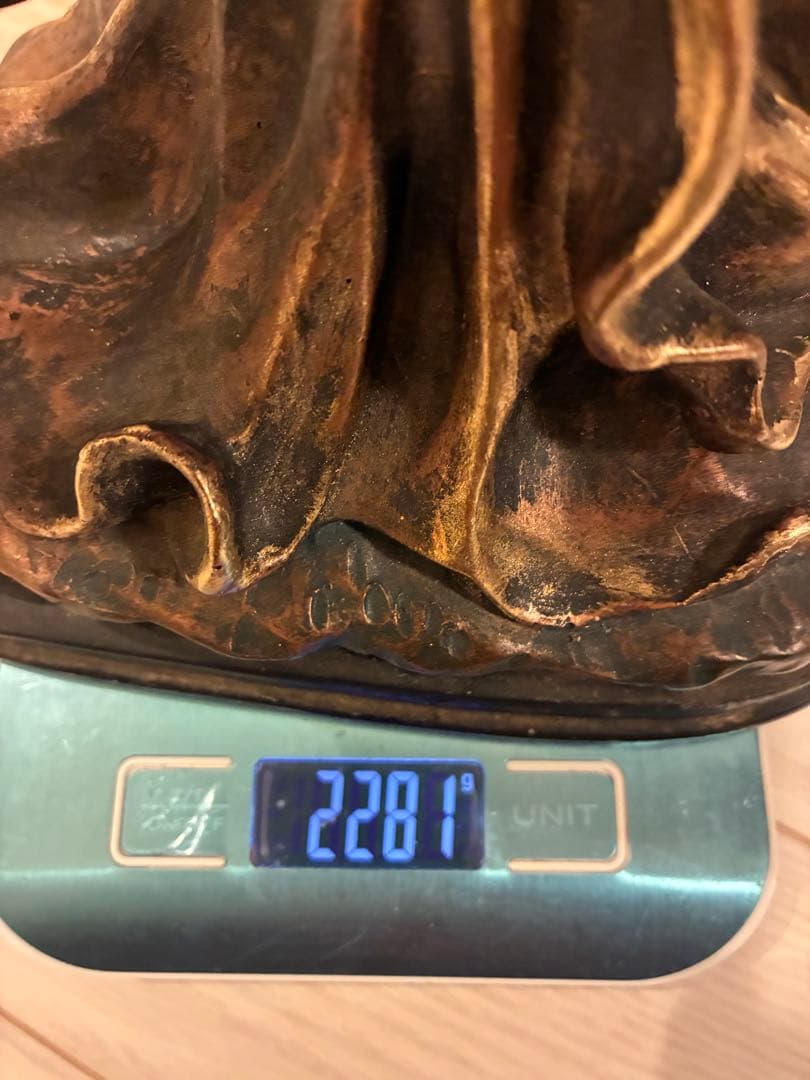 ブロンズカラーの女性と犬の装飾彫像 女性と犬の装飾像