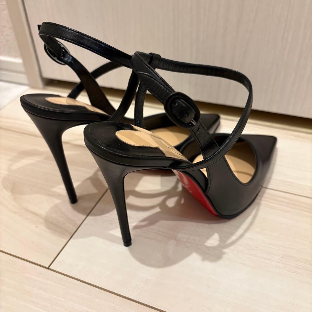 【新品未使用】Christian Louboutinブラックハイヒール