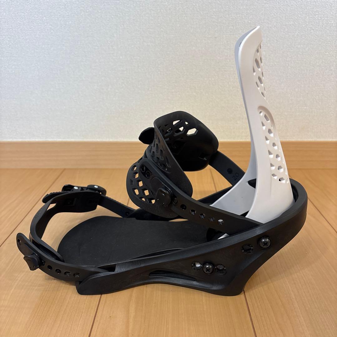 FLUX PR ホワイトMサイズ スノーボードビンディング