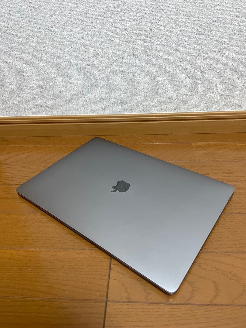 MacBook Pro 2018 15インチ i7 512GB