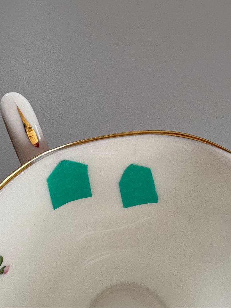 ロイヤルアルバート　レディカーライル　ティーカップ&ソーサーと中皿4セット