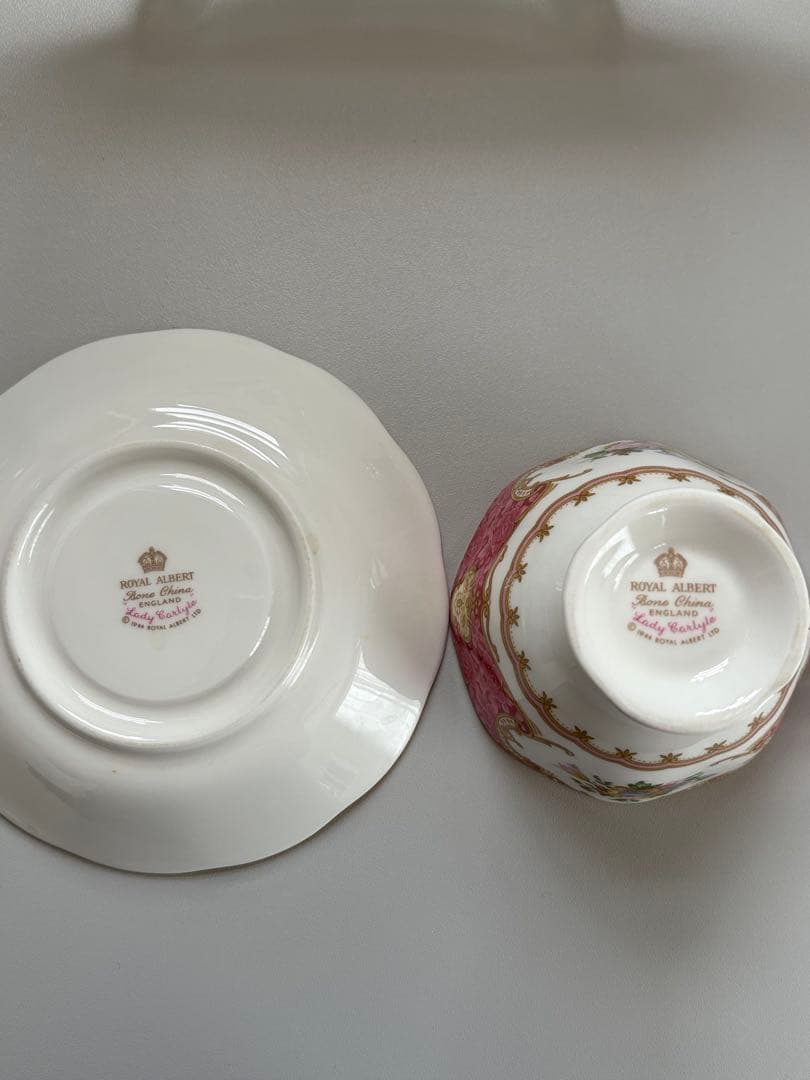 ロイヤルアルバート　レディカーライル　ティーカップ&ソーサーと中皿4セット