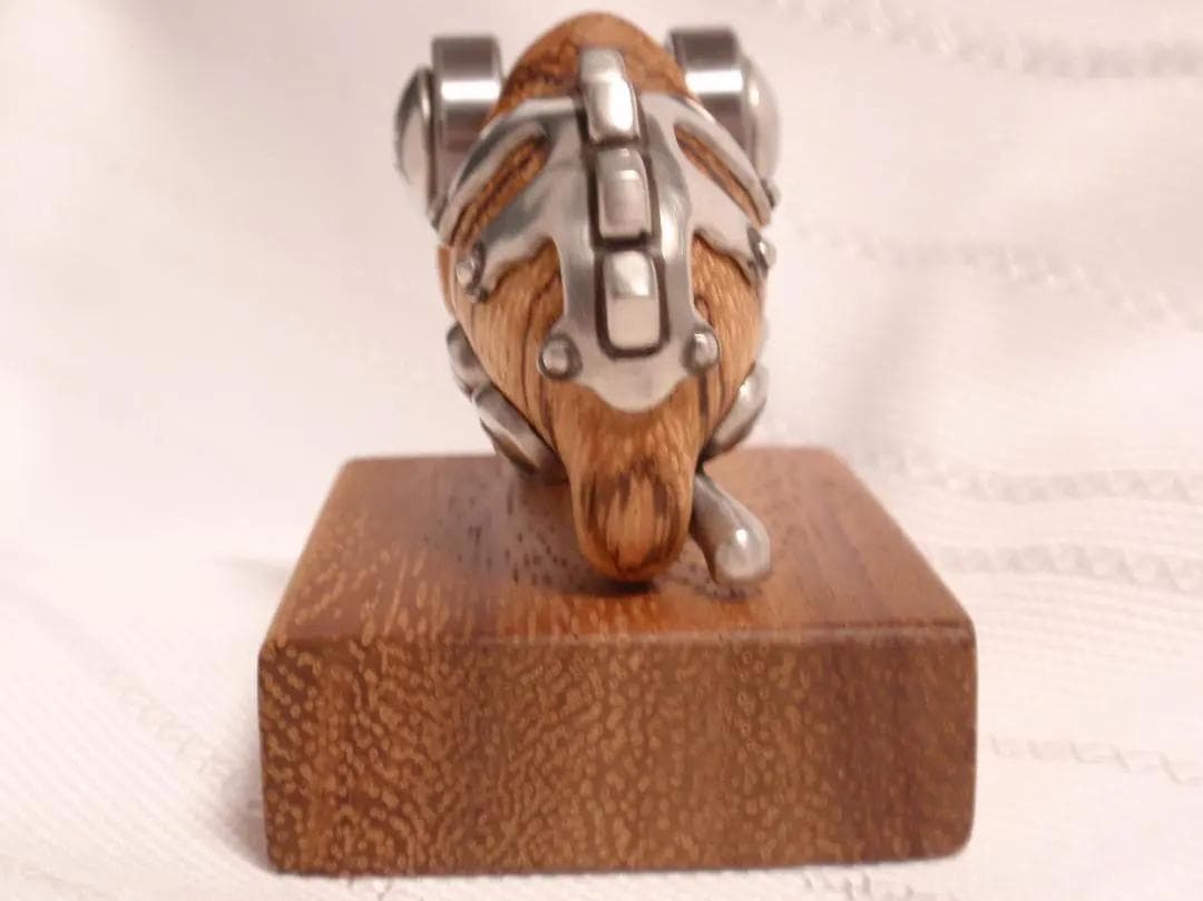 金木工房 カメレオン の 置き物 キーホルダー ゼブラウッド