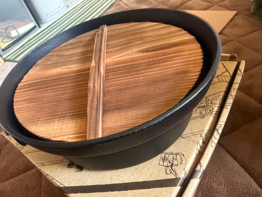 未使用南部鉄器 両手鍋 木製蓋付き 南部鉄器検査証付き