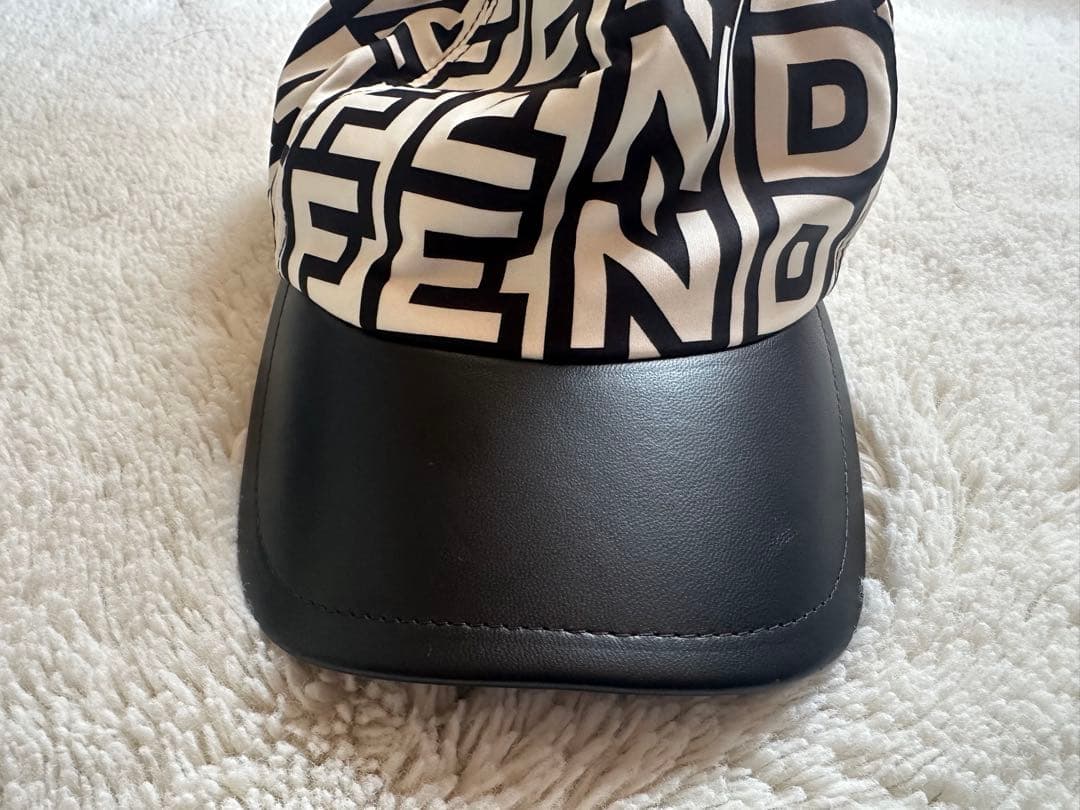 フェンディー　FENDI 帽子　美品