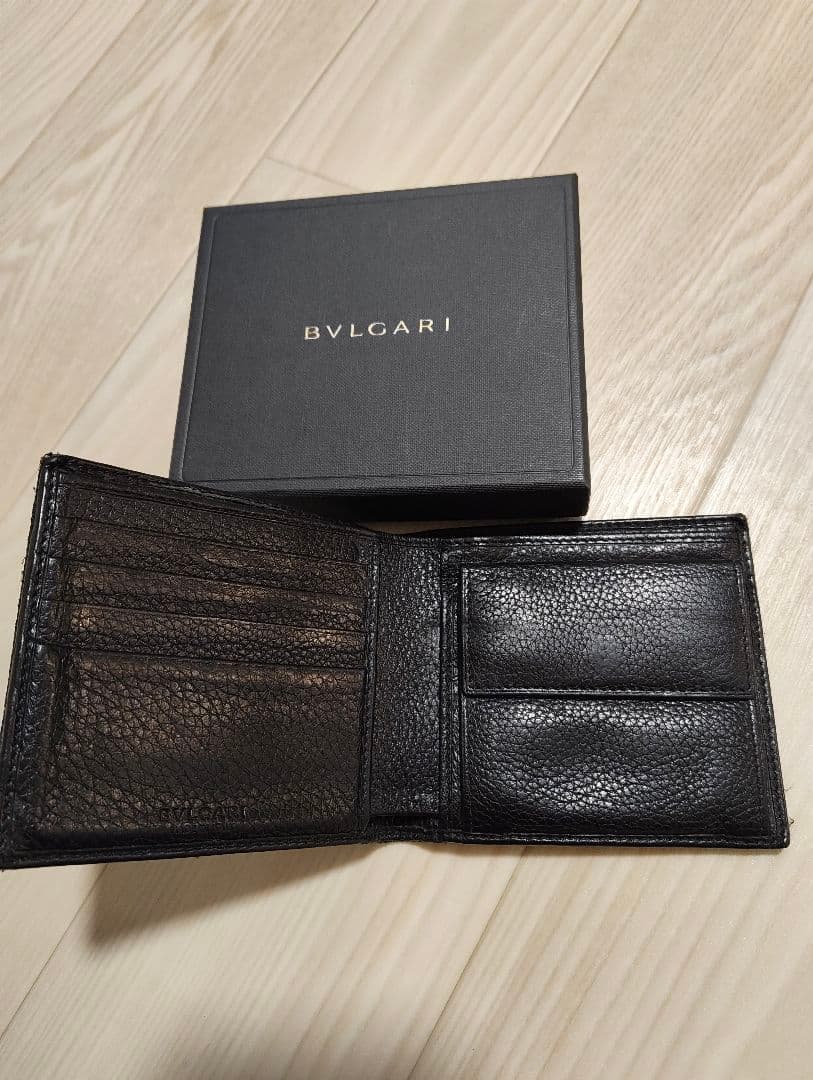 ルナさん専用【ほぼ未使用】BVLGARI ブルガリ ロゴマニア 二つ折り 箱付き