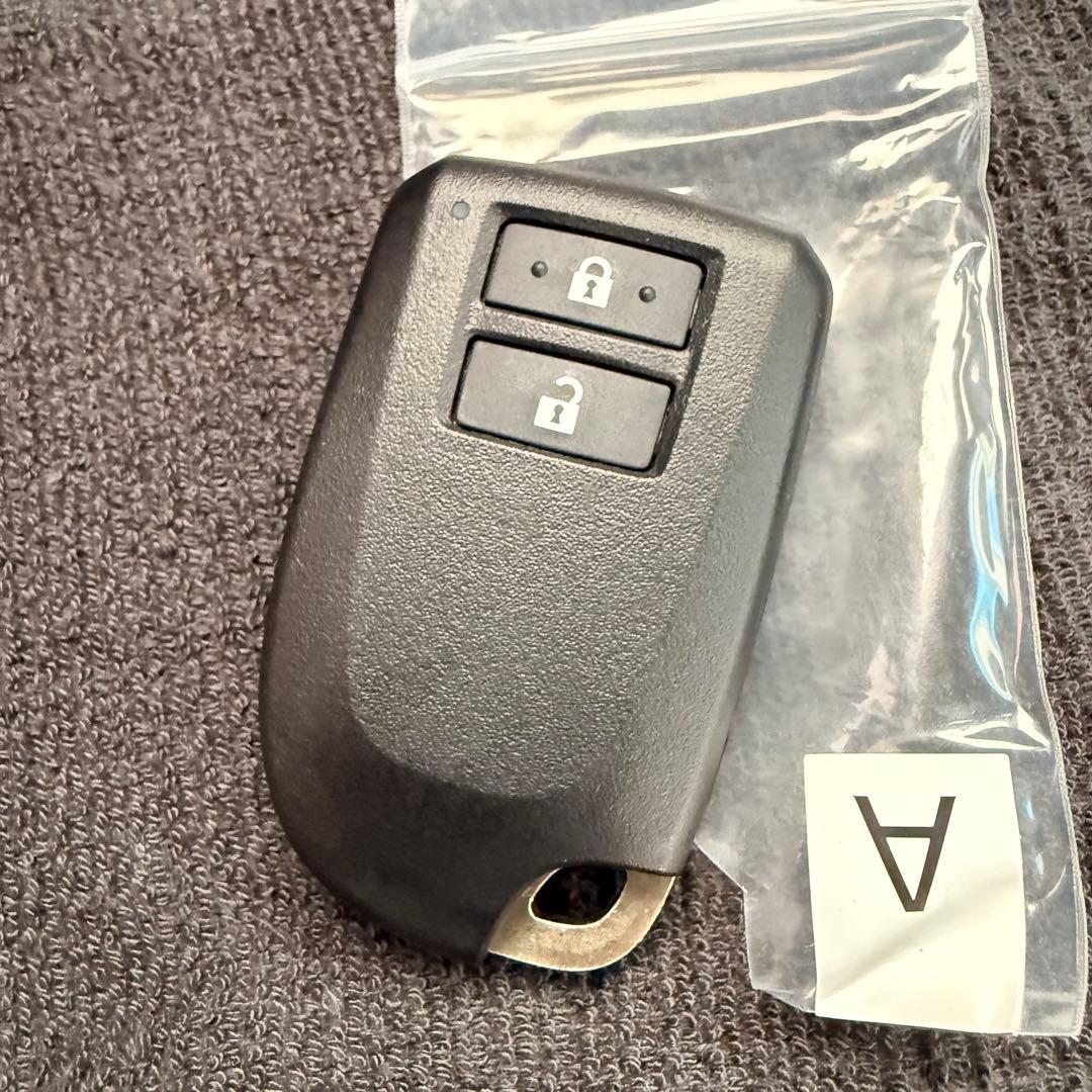 TOYOTA ハイエース スマートキー 極極美品①