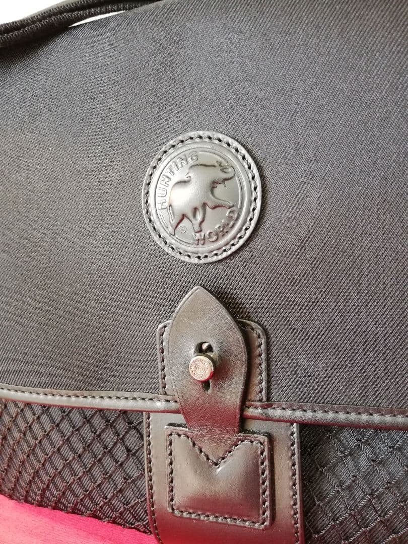 ★ハンティングワールド ショルダーバッグ　ブラック　 レザー×キャンバス　A4可