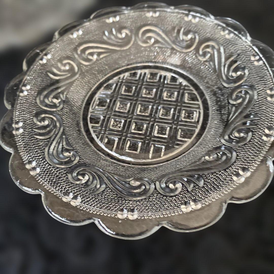 アンティーク】明治骨董　レースカット プレスガラス唐草紋様ウランガラス22㎝