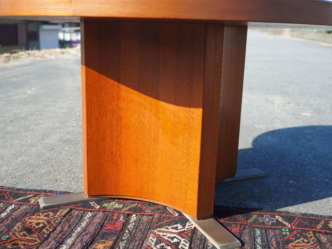 アイアンレッグラウンドハイテーブル