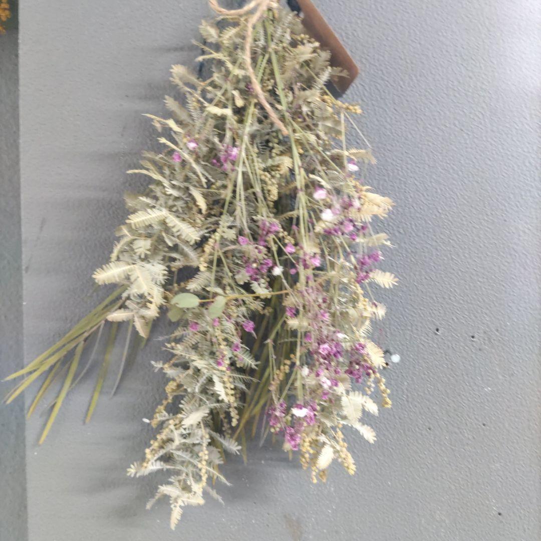 ヒライラ様　ご依頼分　ミモザとスプレーバラのスワッグ