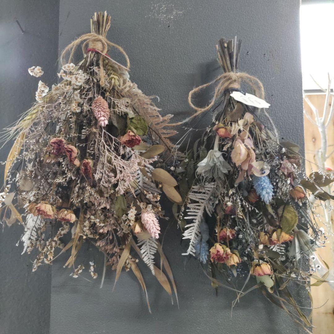 ヒライラ様　ご依頼分　ミモザとスプレーバラのスワッグ