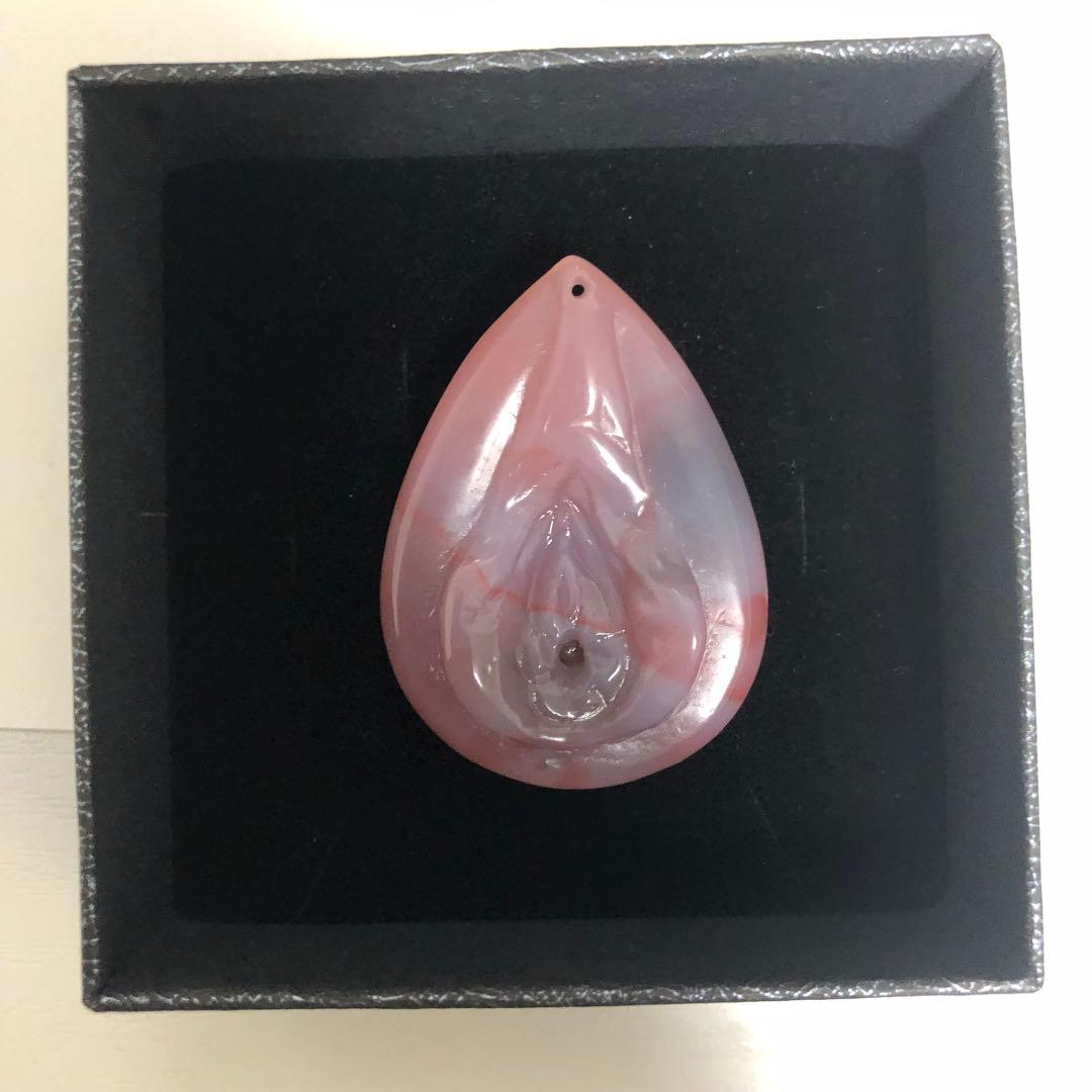 縁結び 女陰 ヌードメノウ 生命の源 女性器 趣味 天然石 瑪瑙 彫り物 A52
