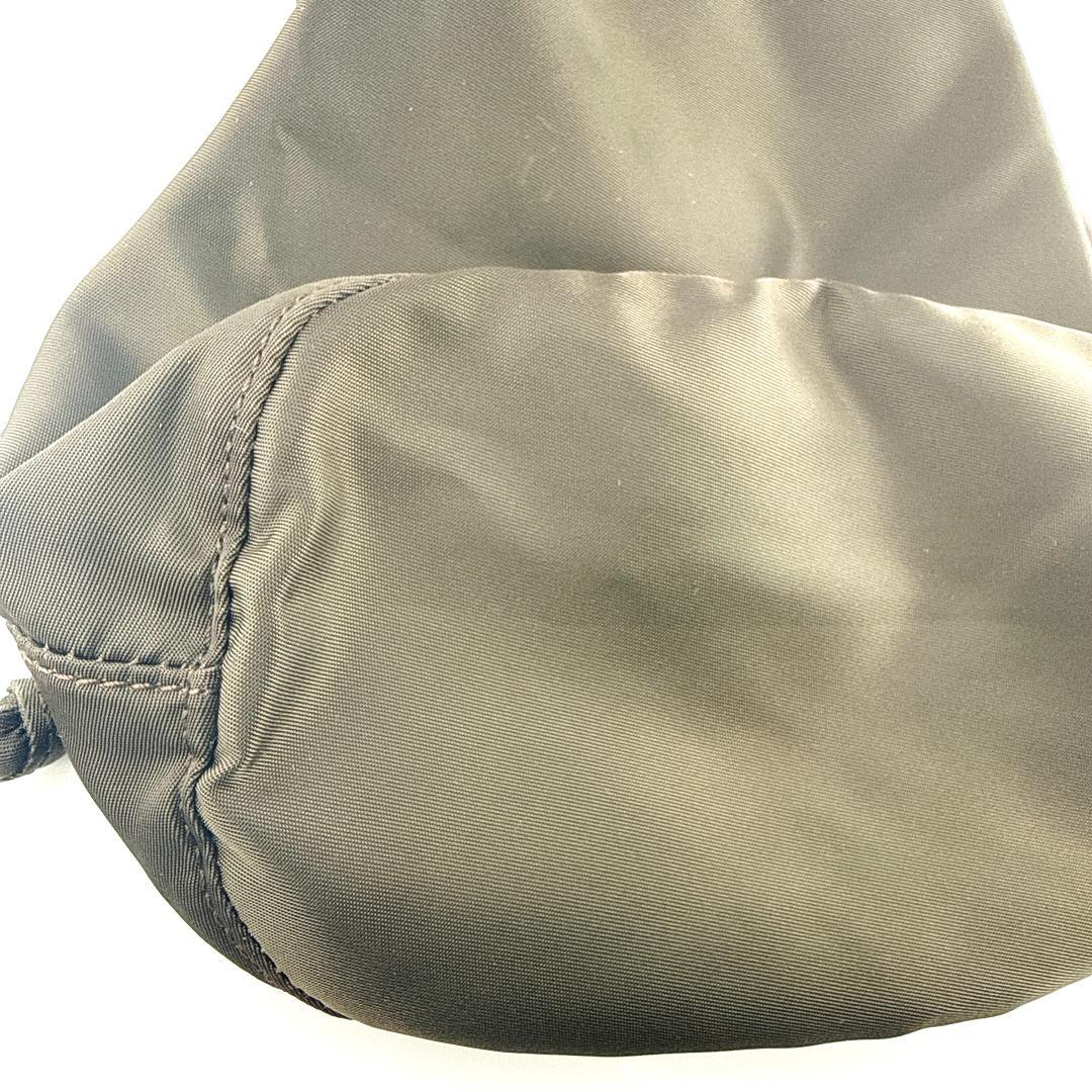 PRADA ナイロン 巾着ポーチ 三角ロゴ カーキ ブラウン MV369