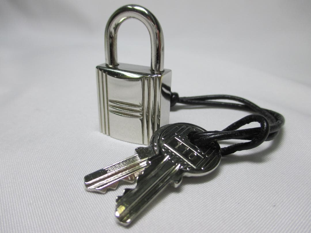 超美品 HERMES エルメス カデナ シルバー 鍵 南京錠 110 カギ