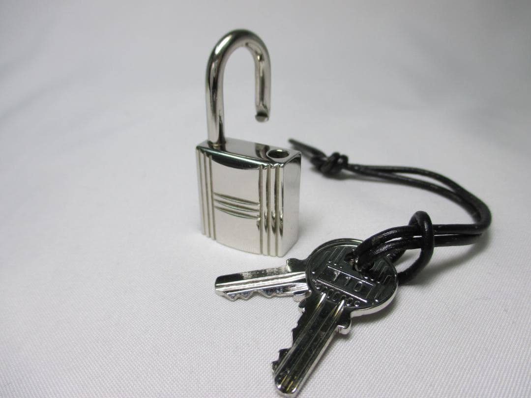 超美品 HERMES エルメス カデナ シルバー 鍵 南京錠 110 カギ