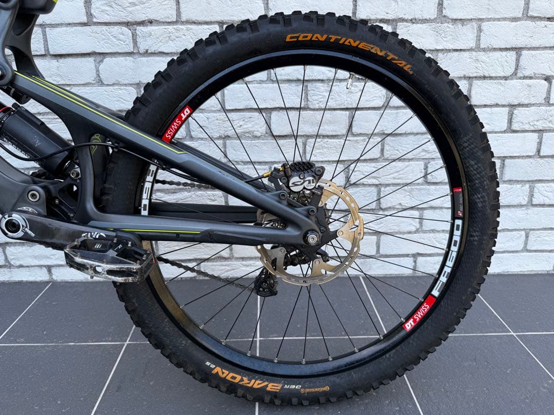 れん SANTA CRUZ V10.5 26 inch Sサイズ