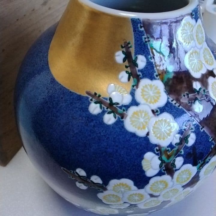 九谷焼花瓶　九谷庄三洞　武腰一憲作　梅花図陶器花瓶 木箱付き