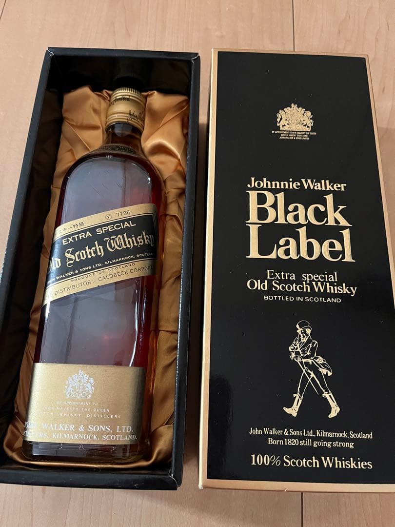 【希少】ジョニーウォーカー ブラックラベル 金キャップ 白紋章 特級　化粧箱付