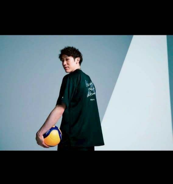 石川祐希選手 DESCENTEコラボ 半袖Ｔシャツ Ｌサイズ　１枚