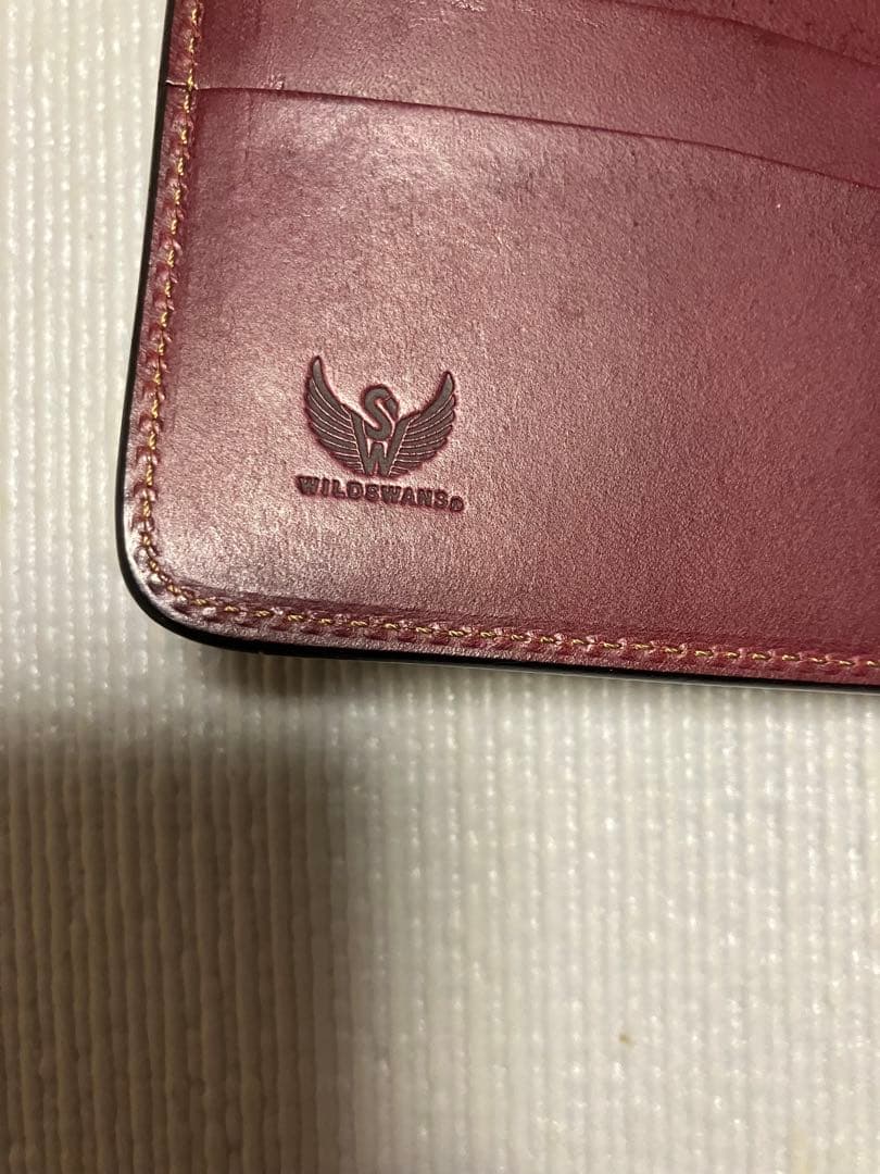 WILDSWANS 二つ折り財布 ウィングス ブラック&バーガンディー