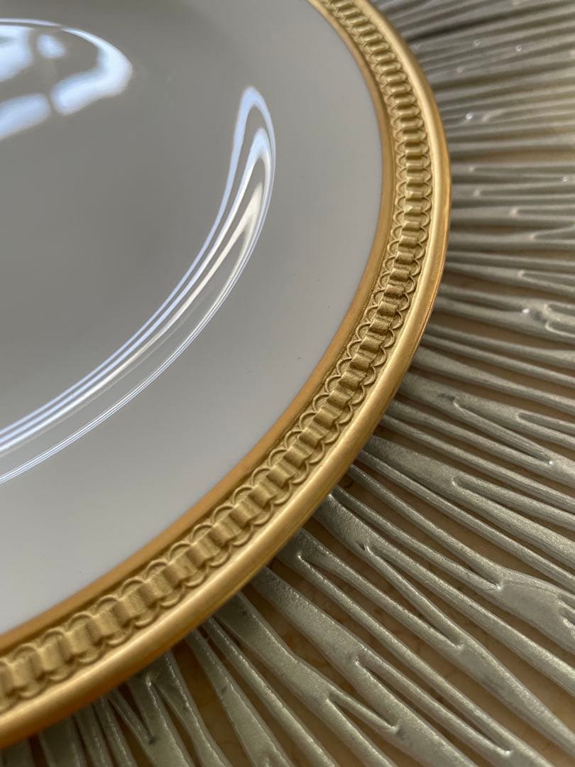 大倉陶園クラウンエンボスプレート ゴールド縁取り 約20cm