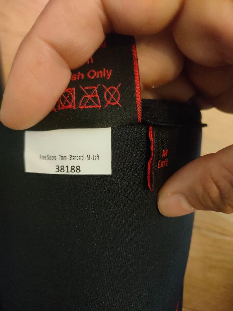 SBD ニースリーブ 黒/赤　Mサイズ 旧型