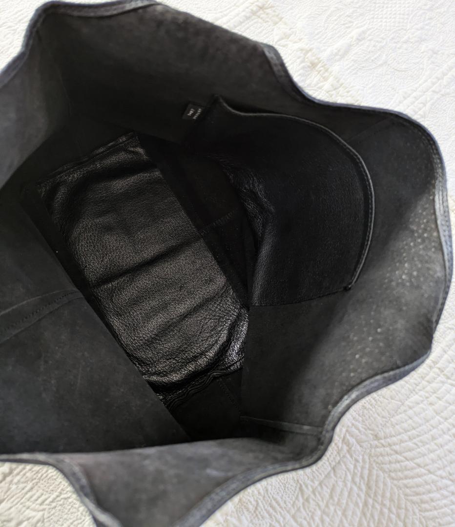 ヨーガンレール☆現行品☆豚革トートバッグ☆黒☆中サイズ☆美品です