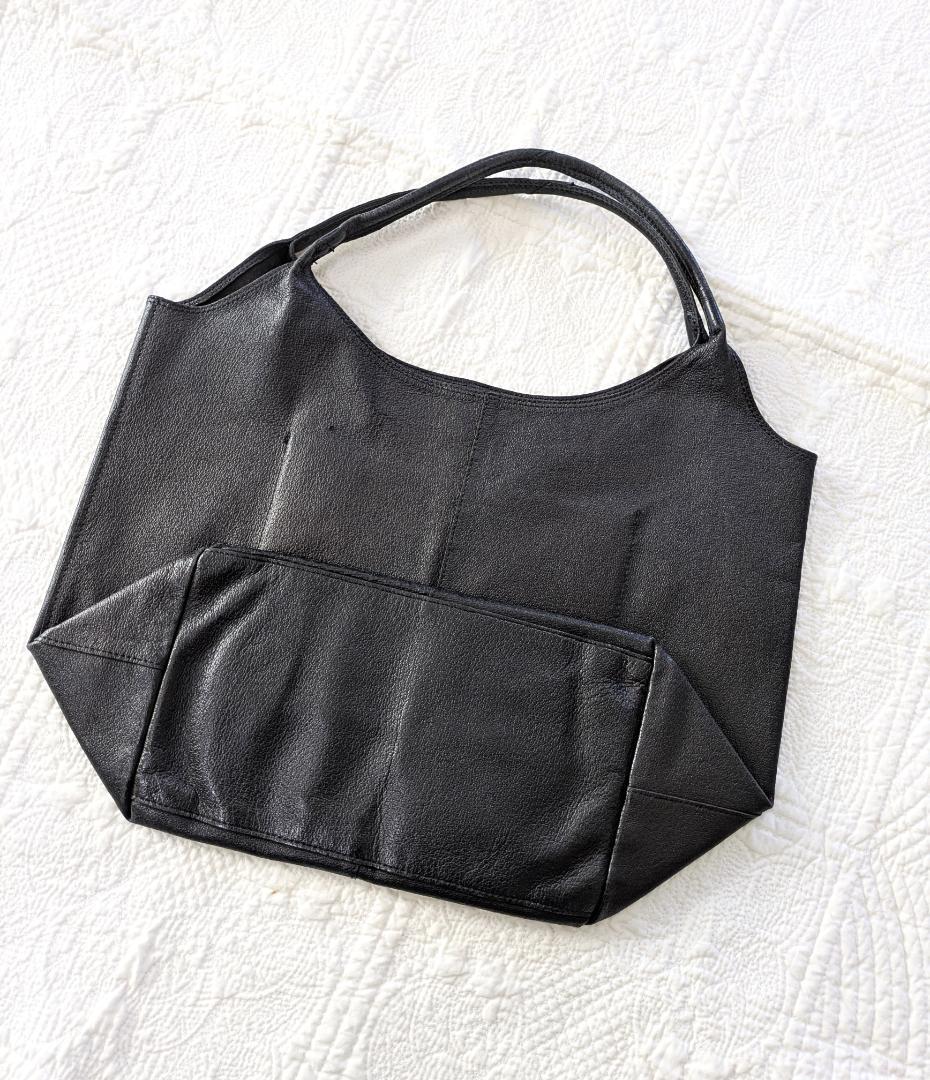 ヨーガンレール☆現行品☆豚革トートバッグ☆黒☆中サイズ☆美品です
