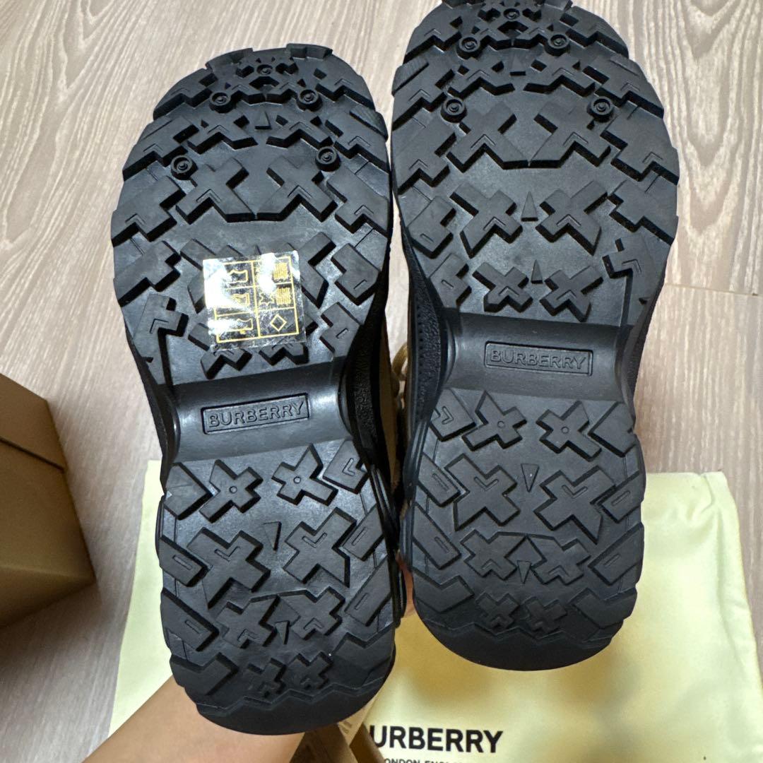 新品未使用 BURBERRY スノーブーツ　EURサイズ27 17cm