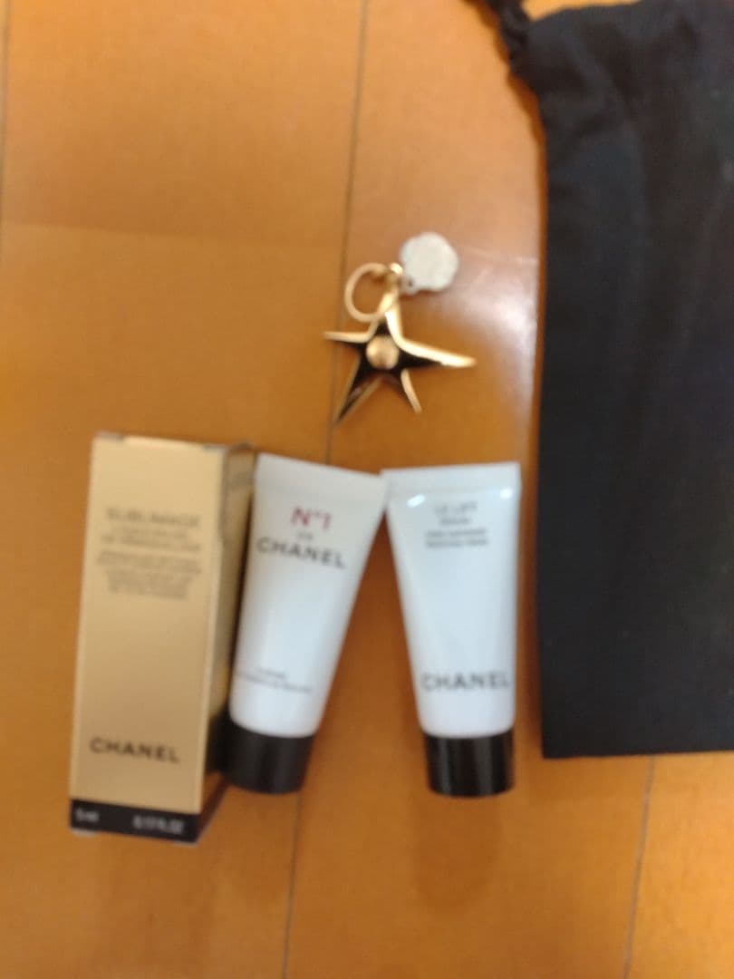 CHANEL ホリデー2025ポーチ　巾着　チャーム付きサンプル　3点セット